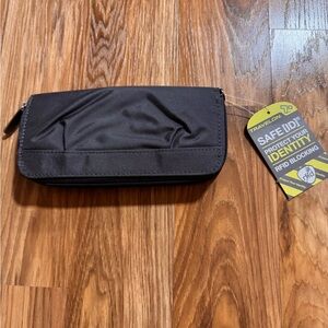 Travelon Zippered RFID Blocking Wallet Wristlet New w/tags